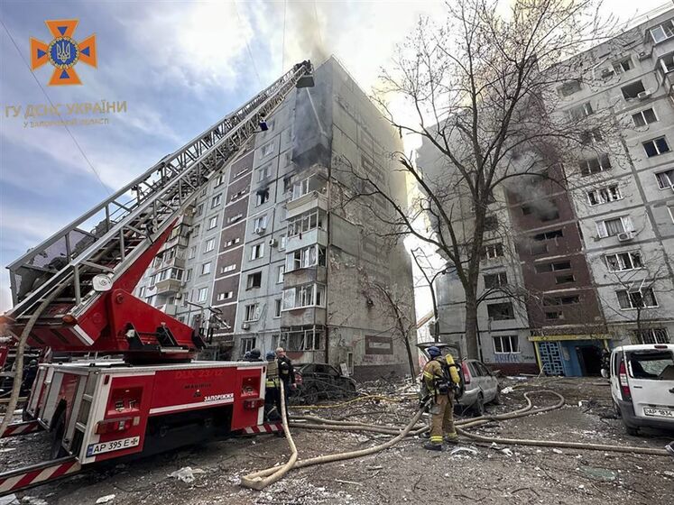 Кількість постраждалих від російського удару по житлових будинках у Запоріжжі зросла до 33