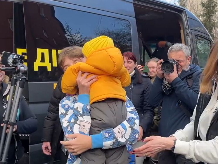 Україна повернула 17 дітей, яких депортували російські окупанти