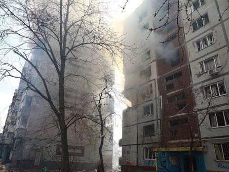 Російська ракета влучила в житловий будинок у Запоріжжі. Зеленський опублікував відео