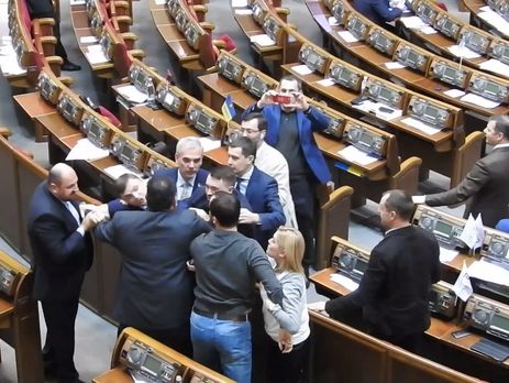 В Раде подрались нардепы Головко и Кишкарь. Видео