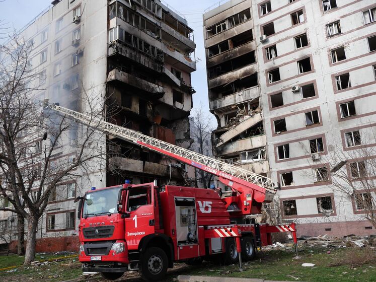 Рятувальну операцію у Запоріжжі завершили, унаслідок ракетного удару РФ по житлових будинках постраждало 34 людини, одна померла – МВС України