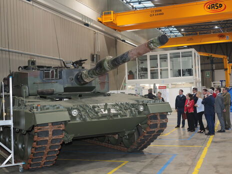 Іспанія передасть Україні шість танків Leopard 2A4 наприкінці наступного тижня – міноборони