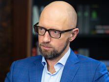 Яценюк: Глашатай Путіна Медведєв після своїх постів має дописувати: