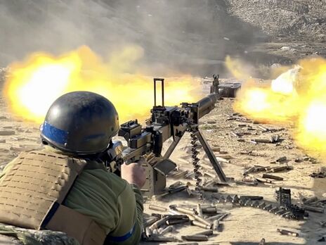Украинские военные обороняют Бахмут, там идут интенсивные бои