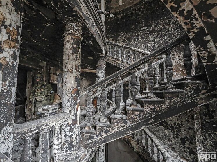 Радник мера Маріуполя показав, який вигляд зараз має зруйнований російськими окупантами драмтеатр. Фото