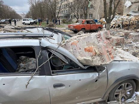 Війська РФ обстріляли Слов'янськ ракетами С-300, зруйновано адмінбудівлі, багатоповерхівки і приватні будинки – ОВА