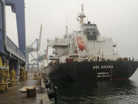 З України до Азії, зокрема до Бангладеш, вирушило три судна із зерном – Мінінфраструктури