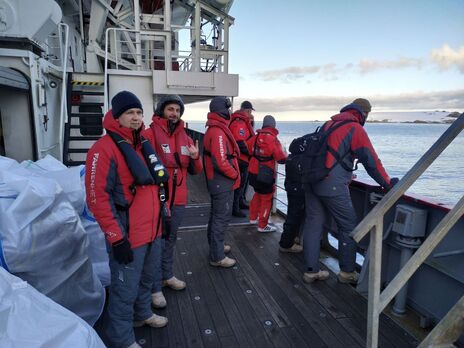 В Антарктиду прибыла новая экспедиция украинских полярников, они проведут там год
