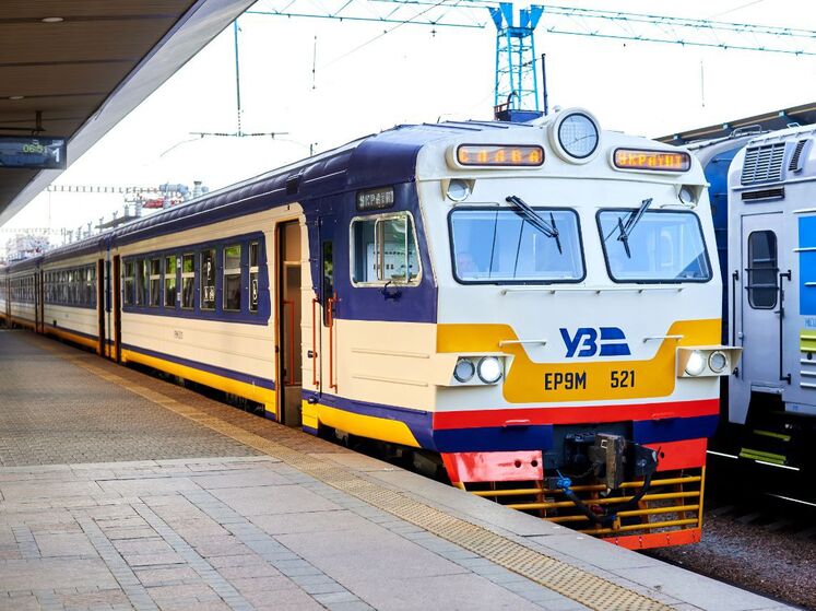 "Укрзалізниця" додасть поїзди на Великдень і у вихідні