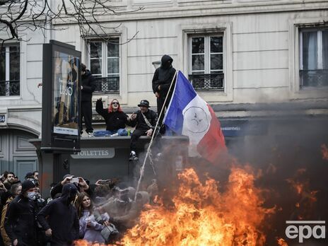 Во Франции на протесты вышли 740 тыс. противников пенсионной реформы, произошли столкновения. Фоторепортаж