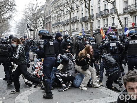 Во Франции беспорядки, правительство отказалось брать 