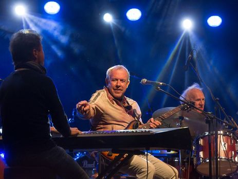 Макаревич: Праздничный вечер в министерстве. Лифт работает, но в него не пускают. Должен прийти министр