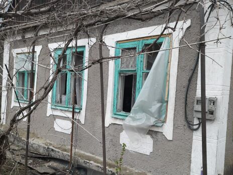 Унаслідок російських обстрілів зруйновано будинки, поранено людей, є загиблий