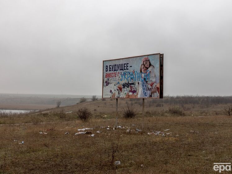 Дневник оккупации херсонца Клочко: Рашисты усиливают влияние на мозги. Мощная реклама, тексты стандартные – "Россия здесь навсегда", "Мы &ndash; один народ". Блевать хочется