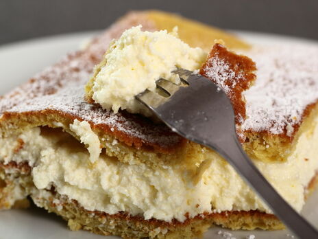 Торт "Карпатка" по вкусу напоминает пирожное эклер