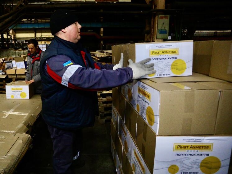 Фонд Рината Ахметова отправил продукты переселенцам из Никольской общины