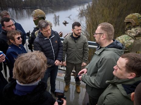 Зеленский провел встречу с вице-канцлером Германии. ФРГ предложили профинансировать восстановление мостов в Черниговской области