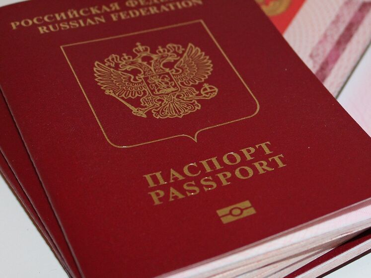 У Росії у чиновників і голів держкомпаній конфіскують закордонні паспорти – Financial Times