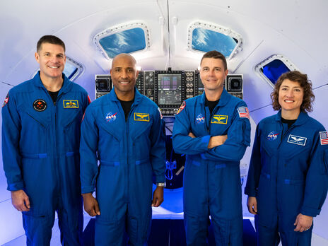 NASA оголосило склад екіпажу навколомісячної місії. Серед астронавтів перша жінка
