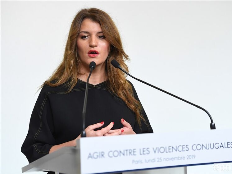 Французский министр снялась для Playboy в поддержку прав женщин и ЛГБТ. Ее раскритиковали за "неуместность"