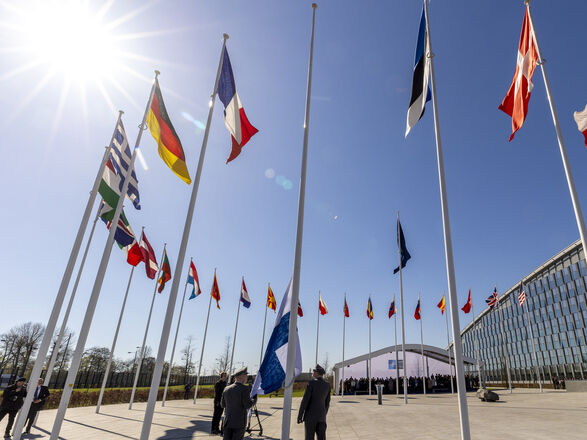 В Брюсселе завершилась официальная церемония принятия Финляндии в НАТО