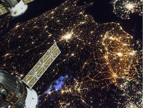 NASA показало вид ночной Европы из космоса