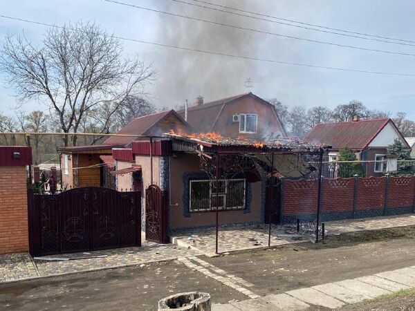 Танковый обстрел поселка в Донецкой области, известно об одном погибшем – Офис президента Украины