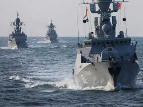 Сильный шторм заставил оккупантов снять с дежурства в Черном море все носители 