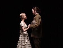 Hozier зняв кліп на пісню про війну Eat Your Young за участю української акторки Сахно. Відео