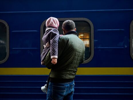 Украинцы, которые переехали из опасных регионов страны на поездах, могут получить денежную помощь сразу на вокзалах – Минреинтеграции