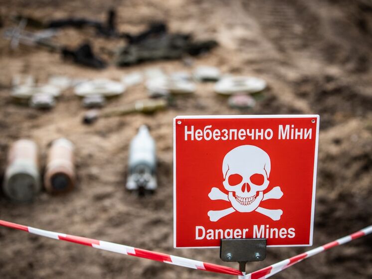 В Харьковской области три человека подорвались на неизвестном взрывоопасном предмете &ndash; ГСЧС