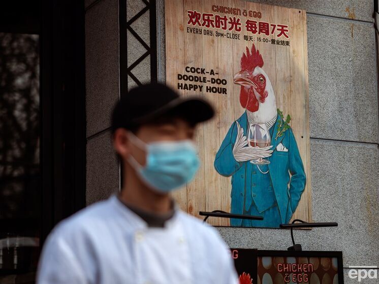 У Китаї жителю зачитали вирок за те, що він за допомогою ліхтарика вбив у сусіда понад 1 тис. курчат – ЗМІ