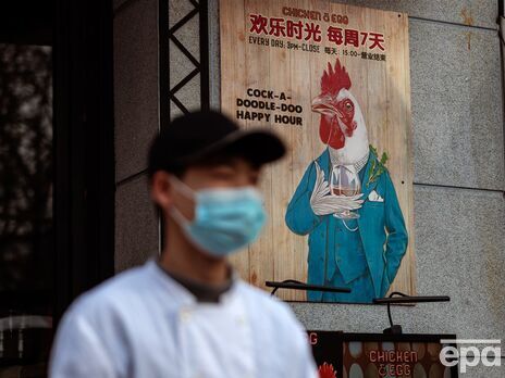 У Китаї жителю зачитали вирок за те, що він за допомогою ліхтарика вбив у сусіда понад 1 тис. курчат – ЗМІ