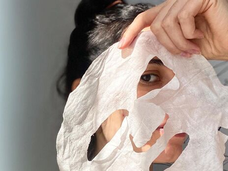 Як підібрати тканинну косметичну маску. Експерти розповіли, чи дійсно вони ефективні для догляду за обличчям