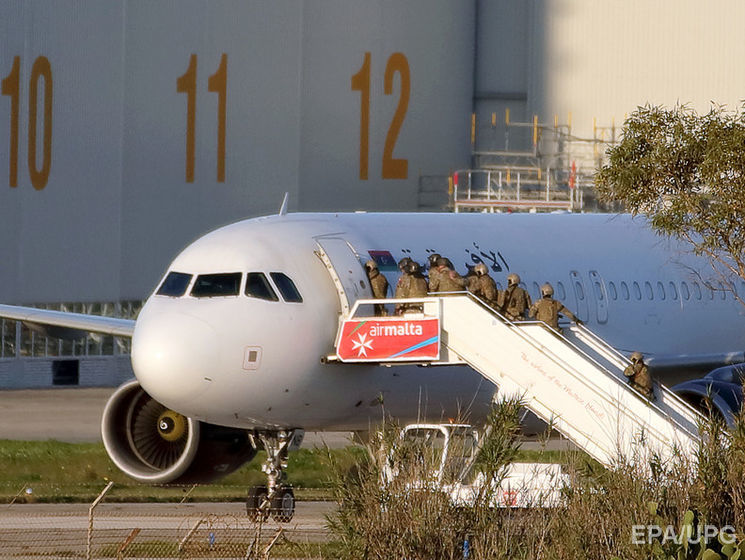Захватчикам самолета на Мальте предъявлены обвинения, им грозит пожизненное заключение
