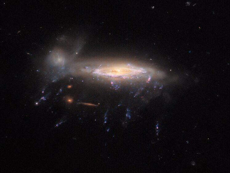 Hubble снова сфотографировал галактику-