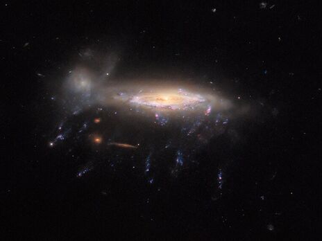 Hubble знову сфотографував галактику-медузу. Учені розповіли, що надає їй 