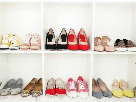 Це взуття не варто носити жінкам, старшим за 50 років, якщо вони хочуть мати молодший та елегантніший вигляд. Коментар модного експерта