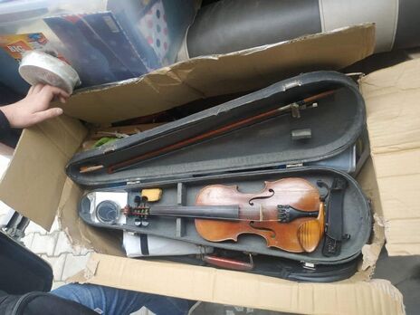 Одеські митники не дали вивезти з України старовинну скрипку, імовірно, роботи Страдіварі