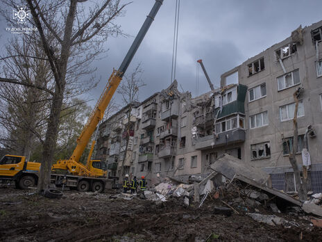 Под завалами в Славянске продолжают искать четырех человек