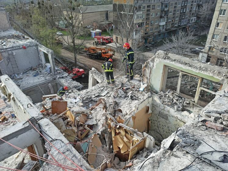 В Славянске число жертв российского удара достигло 12 человек. Под завалами могут быть еще трое людей &ndash; ГСЧС