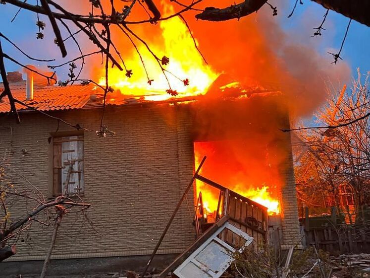 Под российские обстрелы в Донецкой области попали жилые дома, общежитие и предприятие. Двое погибших, есть раненые &ndash; ОВА
