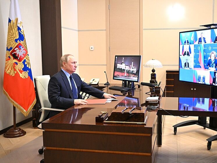 Киселев: Путин сидит в своем бункере, как староверы в тайге, и, возможно, искренне верит, что интернет &ndash; порождение ЦРУ и могут даже заразить его какой-нибудь цифровой заразой