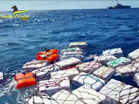 У морі біля узбережжя Сицилії виявили 2 тонни кокаїну вартістю понад €400 млн
