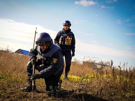 В Херсонской области в поле на российской мине подорвался трактор, один человек получил ранения – ОВА