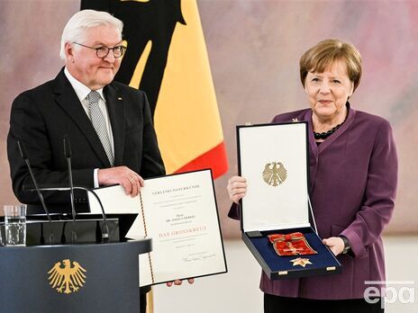 Меркель получила высшую награду Германии. Некоторые ее однопартийцы этим недовольны
