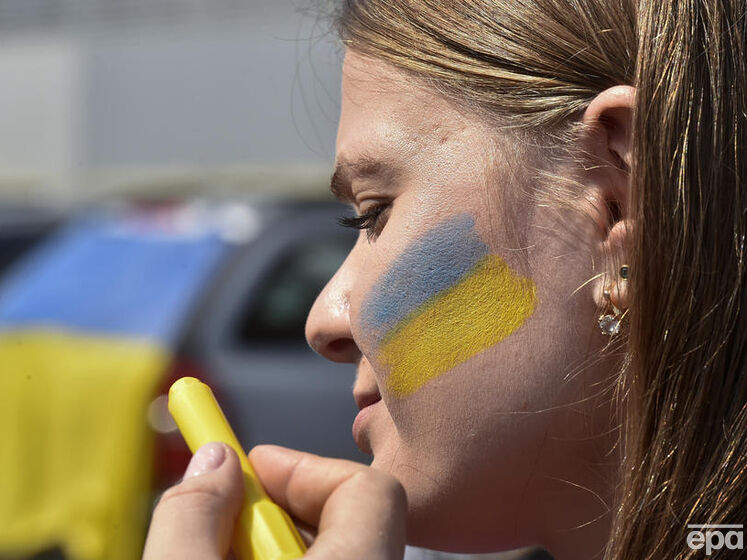 Українцям, у яких діти народилися за кордоном, спростили отримання держдопомоги від України – Кабмін
