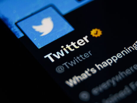 Пользователи Twitter массово теряют синие галочки. Их убрали у Кардашьян, Бейонсе, Гейтса и папы римского