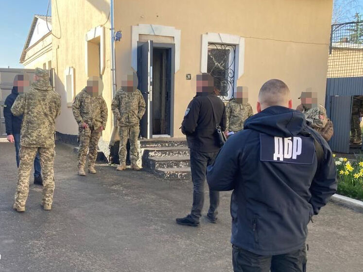 ДБР розслідує незаконні виплати "бойових" військовослужбовцям у Рівненській області