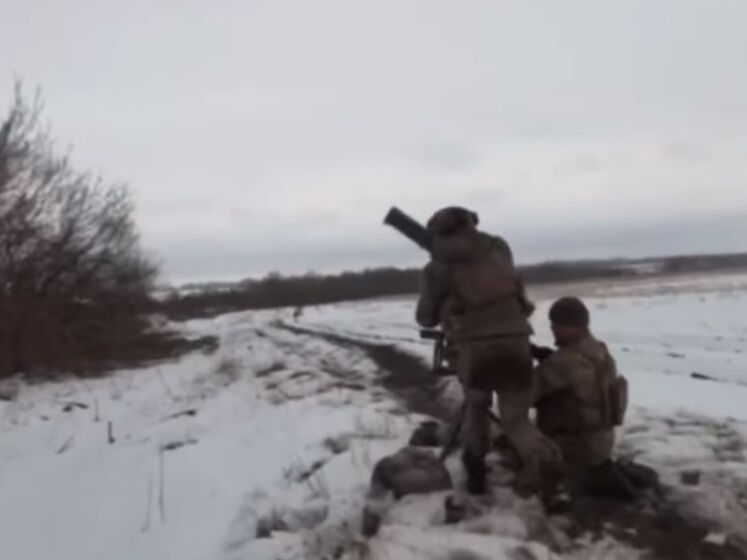 ССО показали "полювання" на російський Т-90: підірвали на мінах і добили з ПТРК